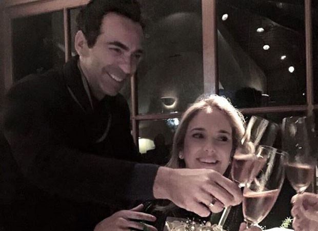 Casal anunciou noivado pelas redes sociais (Foto: Reprodução)